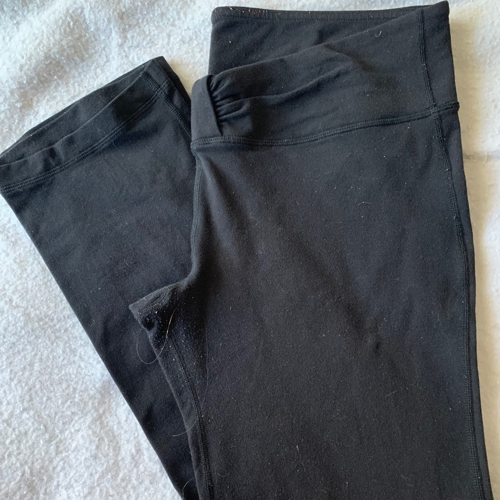 Lululemon | Black Low-Rise Crop